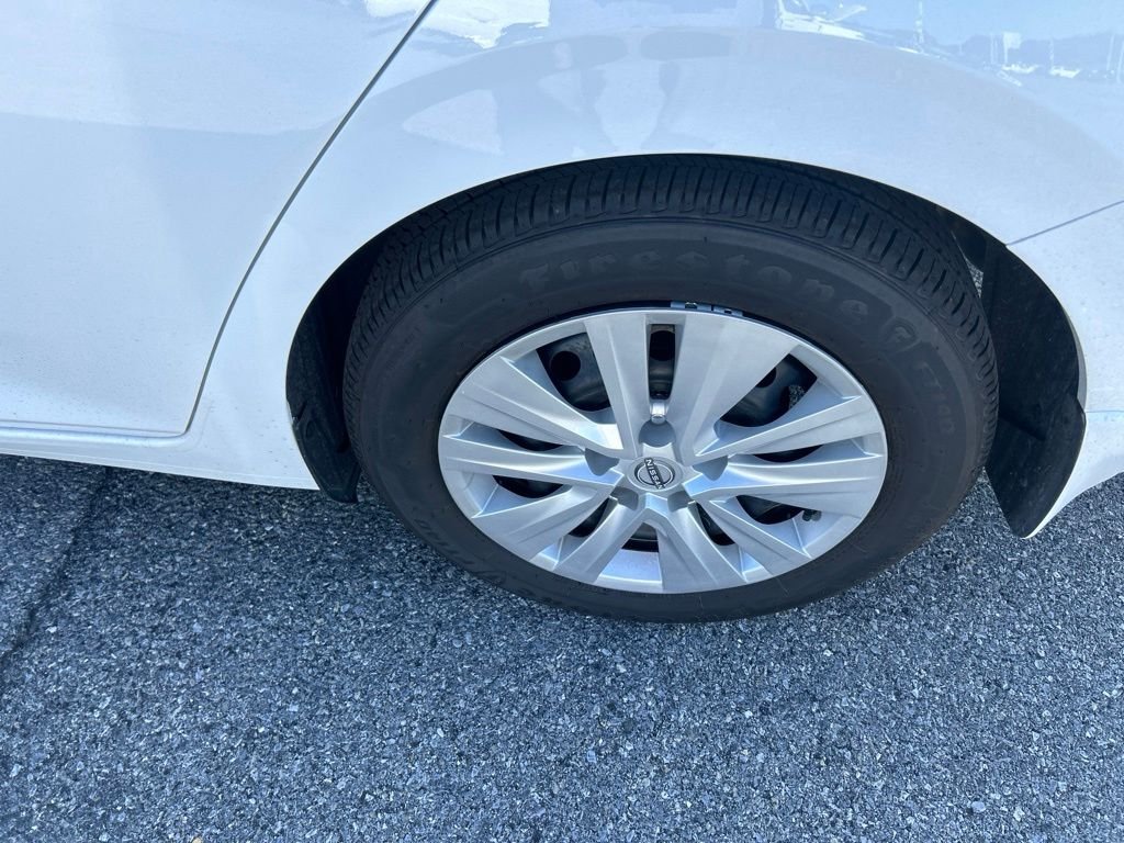 Used 2025 White Nissan S image 8