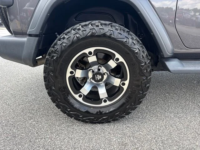 Used 2020 Gray Jeep Sport image 9