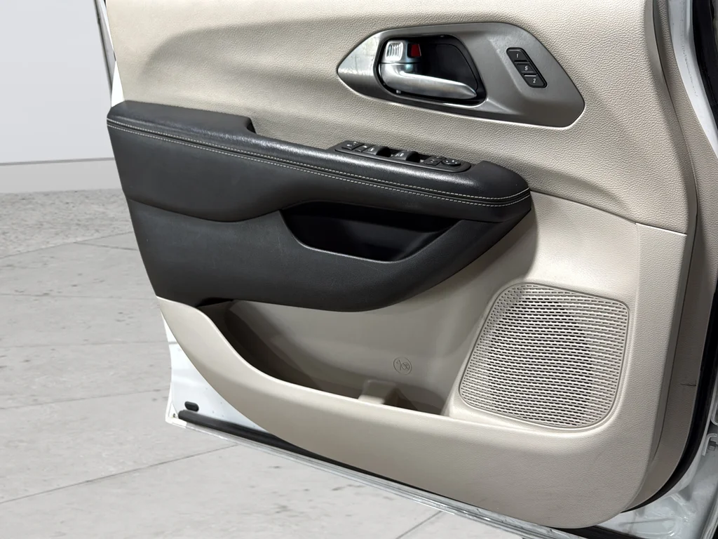 Used 2023 White Chrysler Touring L image 18