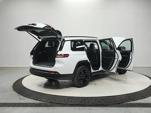 Used 2024 White Jeep Altitude X image 16