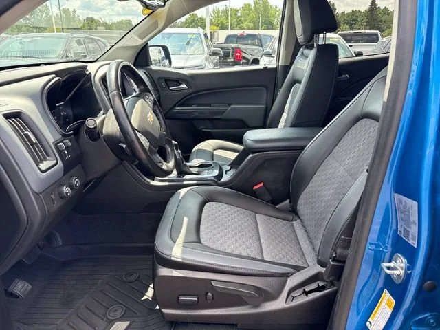Used 2022 Bright Blue Metallic Chevrolet Z71 image 11