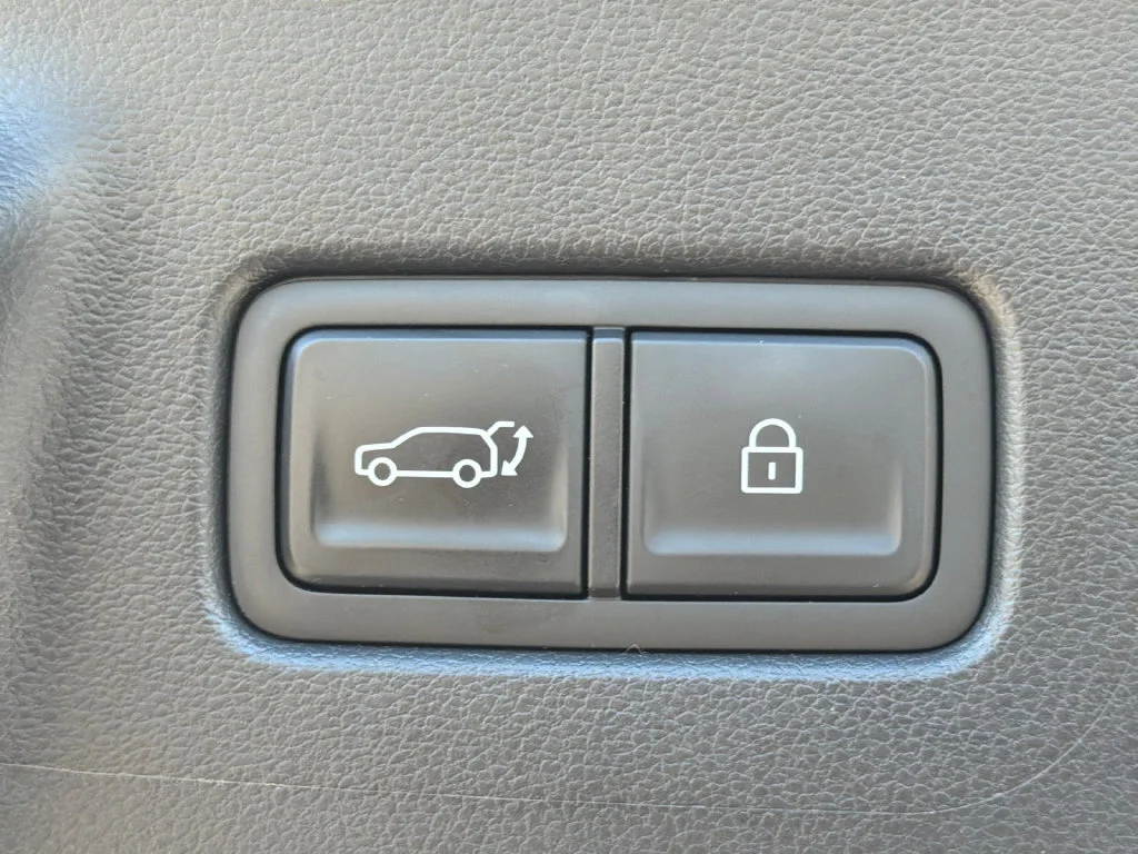 Used 2024 Black Hyundai SE image 19