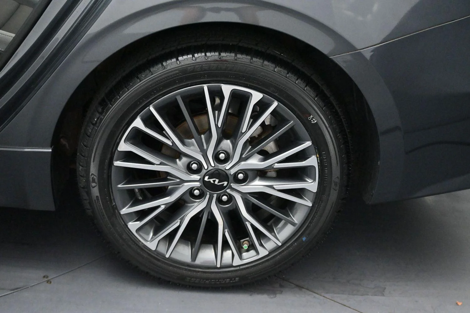 Used 2022 Gravity Gray Kia GT-Line image 32