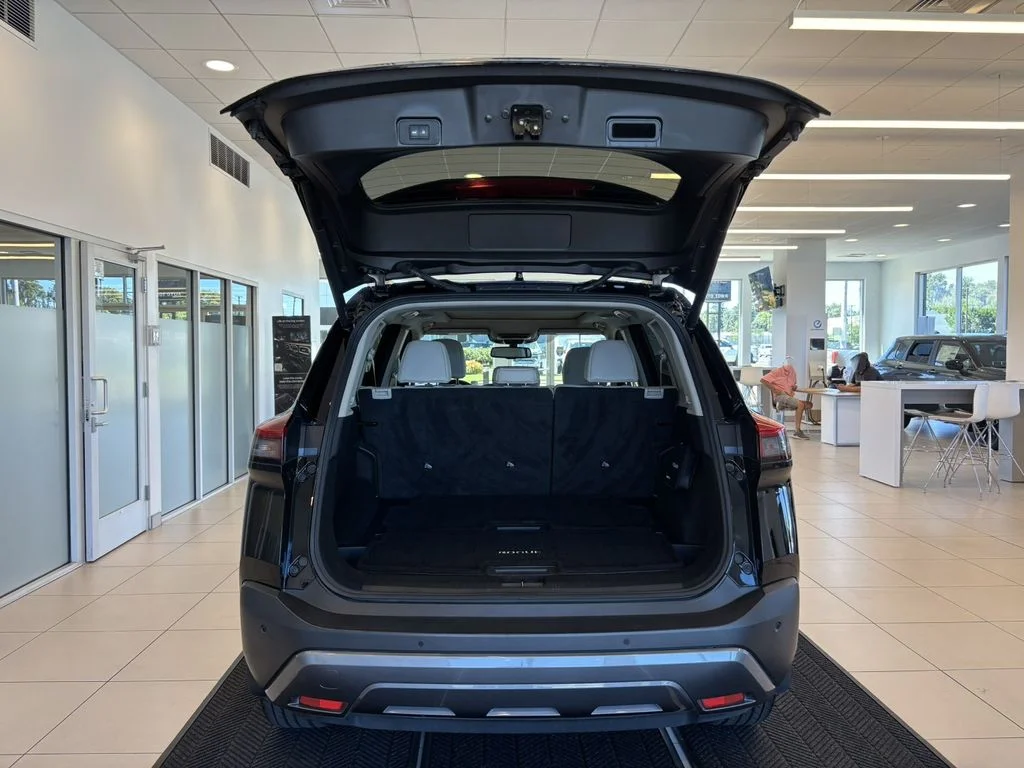 Used 2023 Black Nissan SL image 9