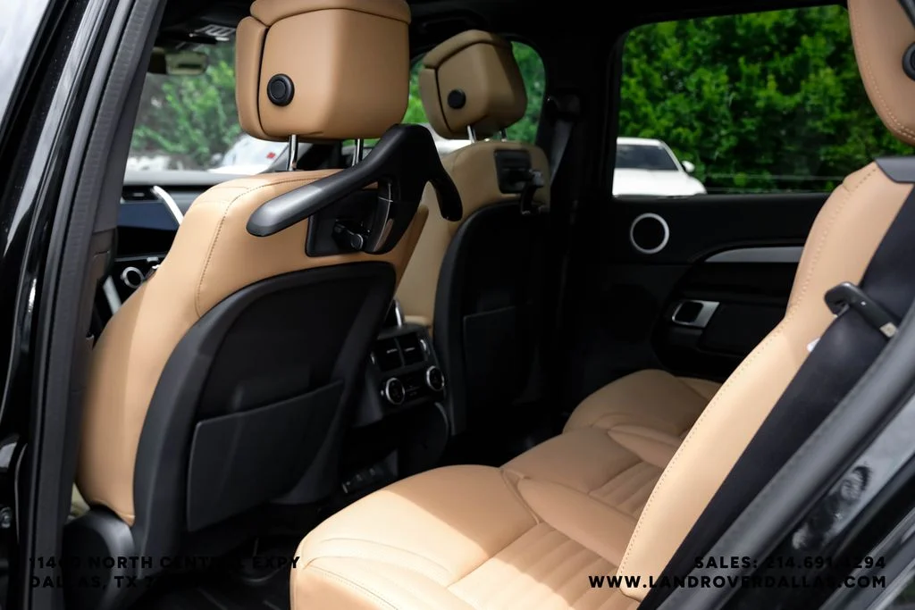 New 2026 Santorini Black Metallic Land Rover Dynamic SE image 31