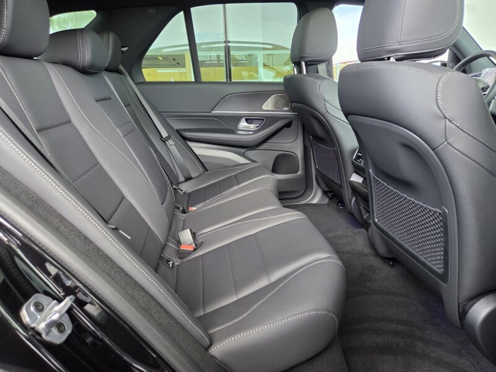 New 2026 Obsidian Black Metallic Mercedes-Benz GLE 450 4MATIC® SUV image 16