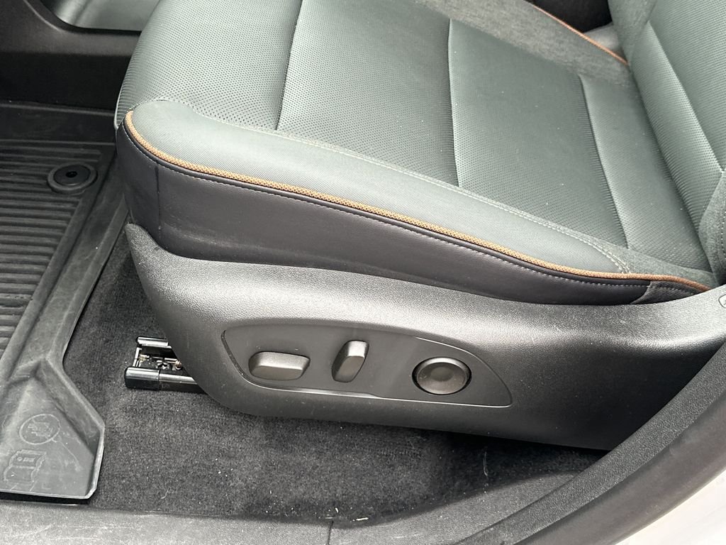 2025 GMC Acadia AT4 - Photo 23
