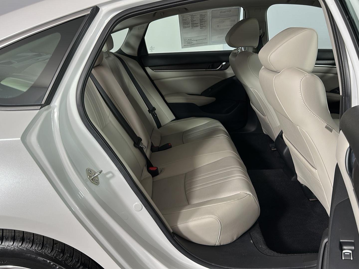 Used 2020 Platinum White Pearl Honda EX-L image 29