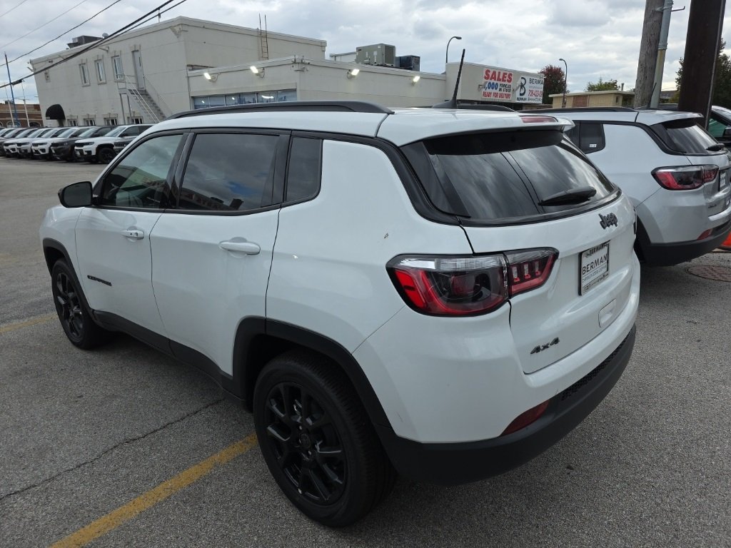 2026 Jeep Compass Latitude photo 2