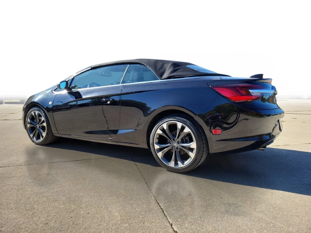 Used 2018 Black Buick Premium image 3