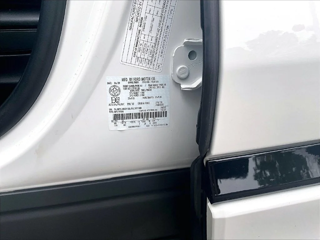 Used 2020 White Lincoln Grand Touring image 37