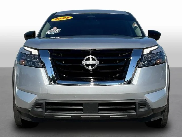 Used 2025 Silver Nissan S image 2