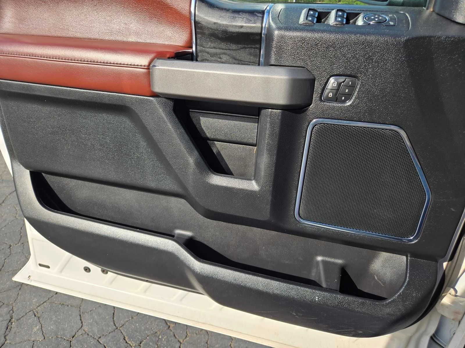 2018 Ford F-150 Platinum - Photo 27