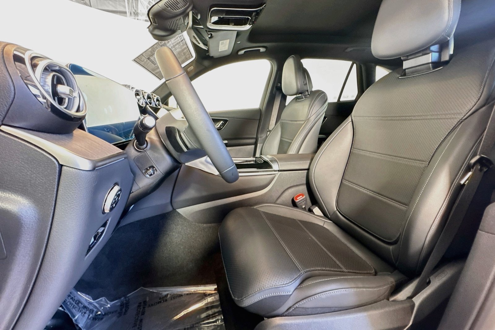 New 2026 Polar White Mercedes-Benz GLC 300 image 18