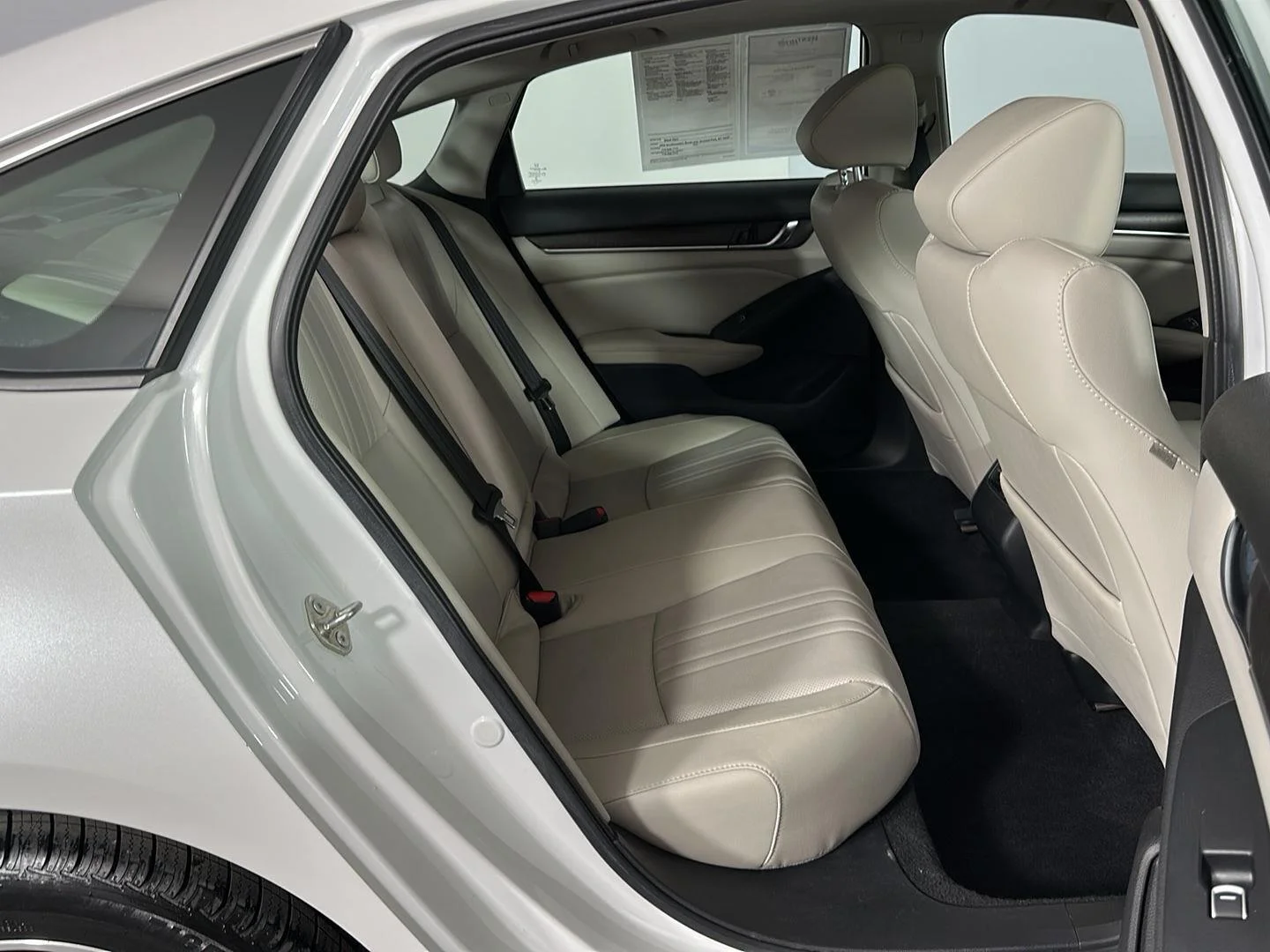 Used 2020 Platinum White Pearl Honda EX-L image 29