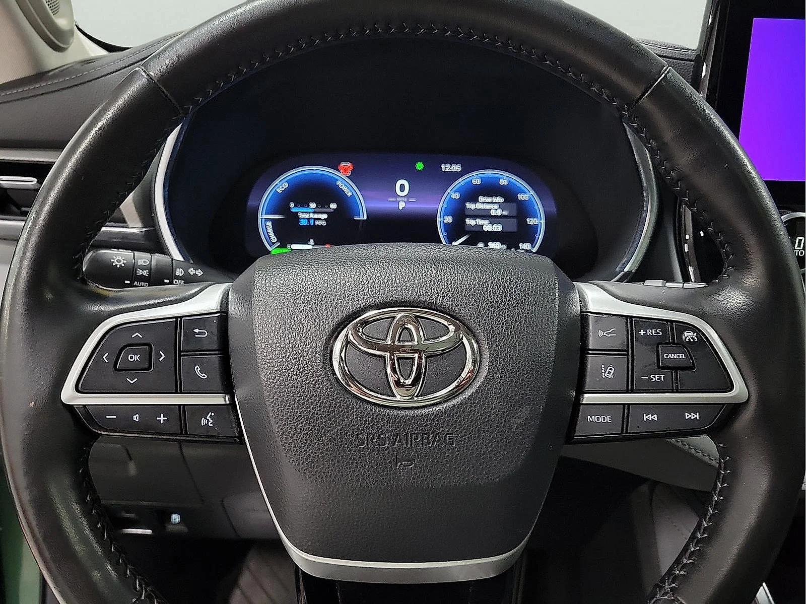 Used 2023 Green Toyota Hybrid Platinum image 18