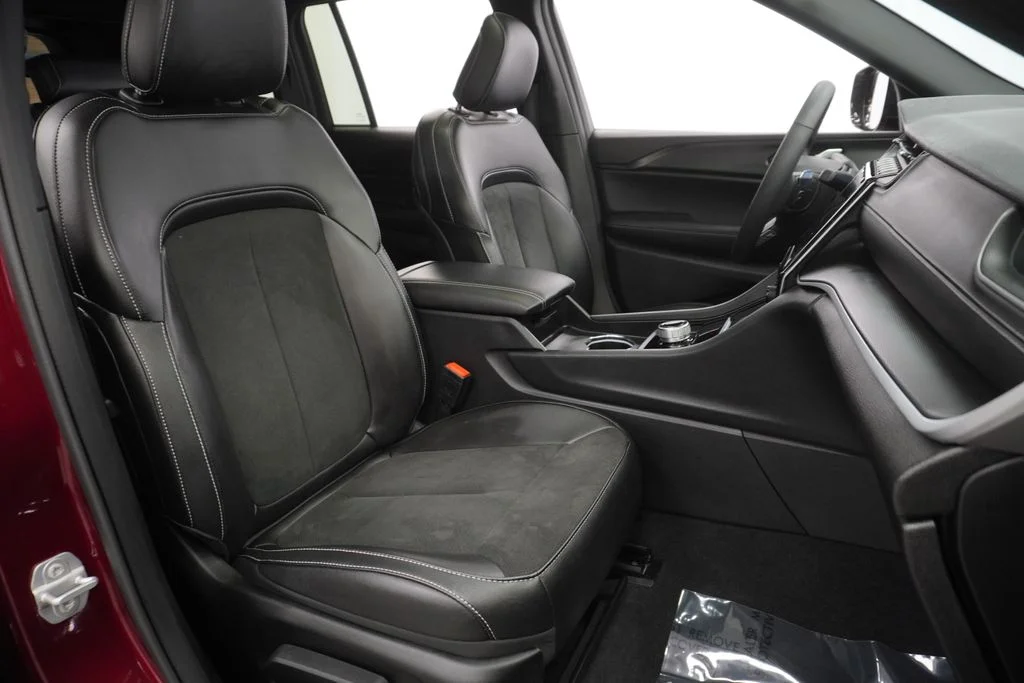 Used 2025 Red Jeep Altitude X image 44