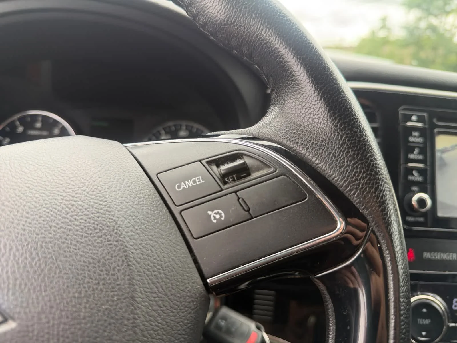 Used 2017 Labrador Black Pearl Mitsubishi ES image 35