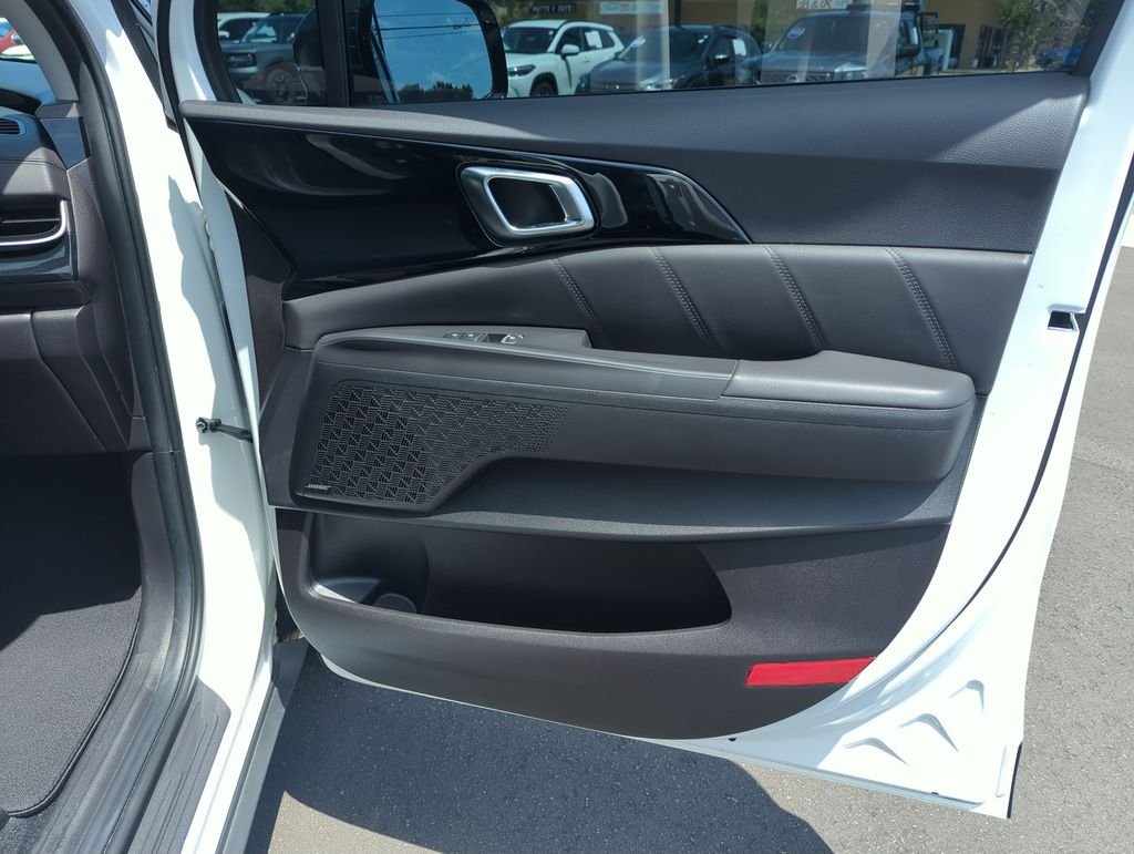 Used 2025 White Kia SX Prestige image 41