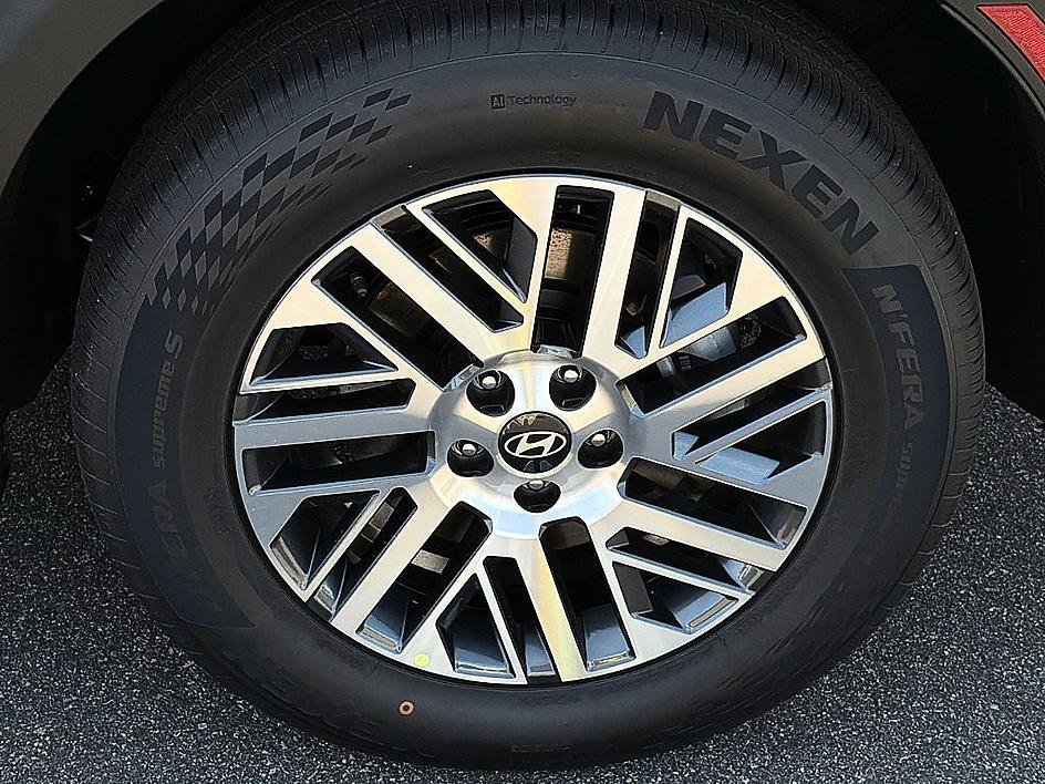 New 2026 Abyss Black Pearl Hyundai SEL AWD image 5