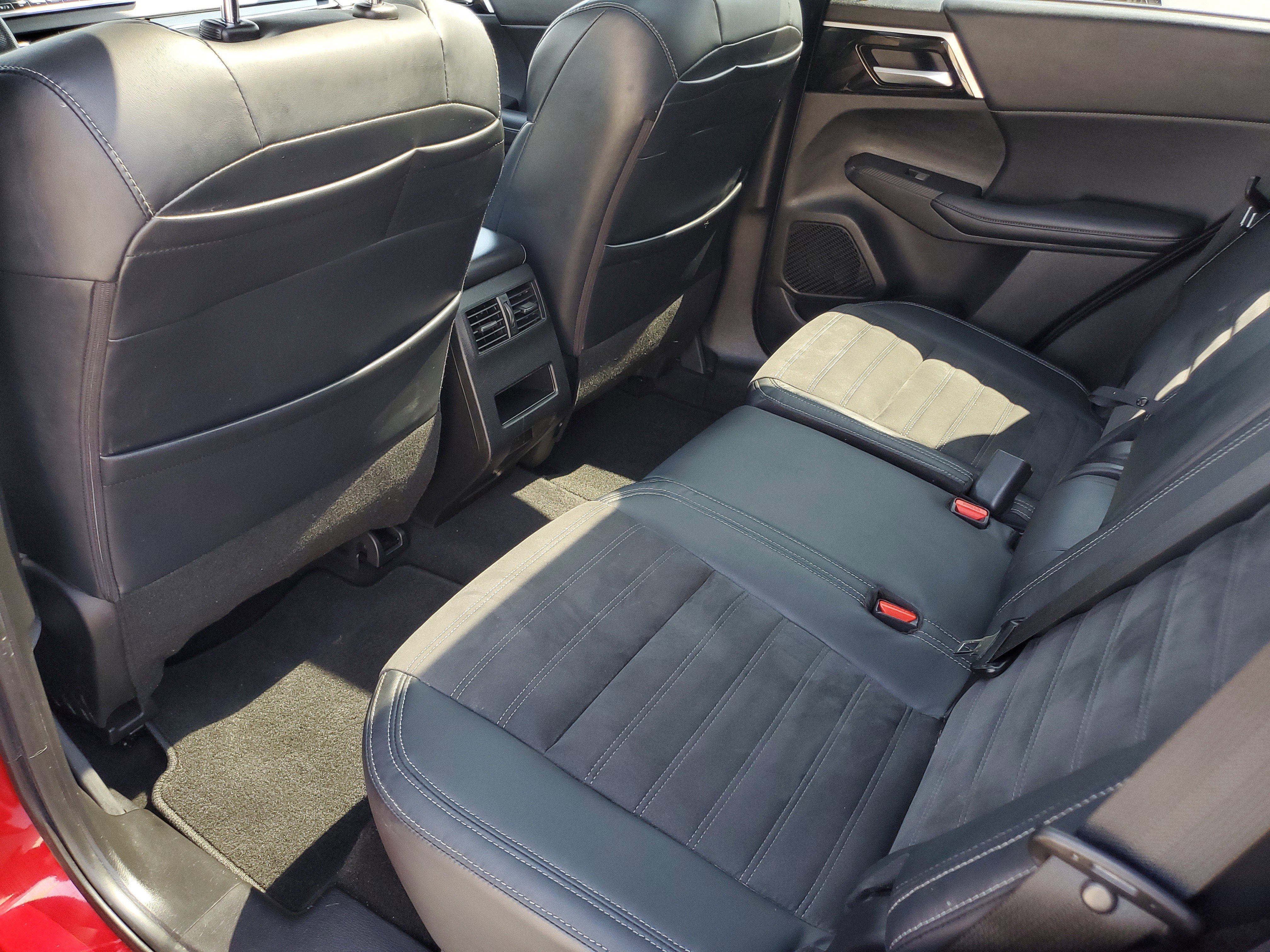 Used 2023 Red Mitsubishi SE image 8