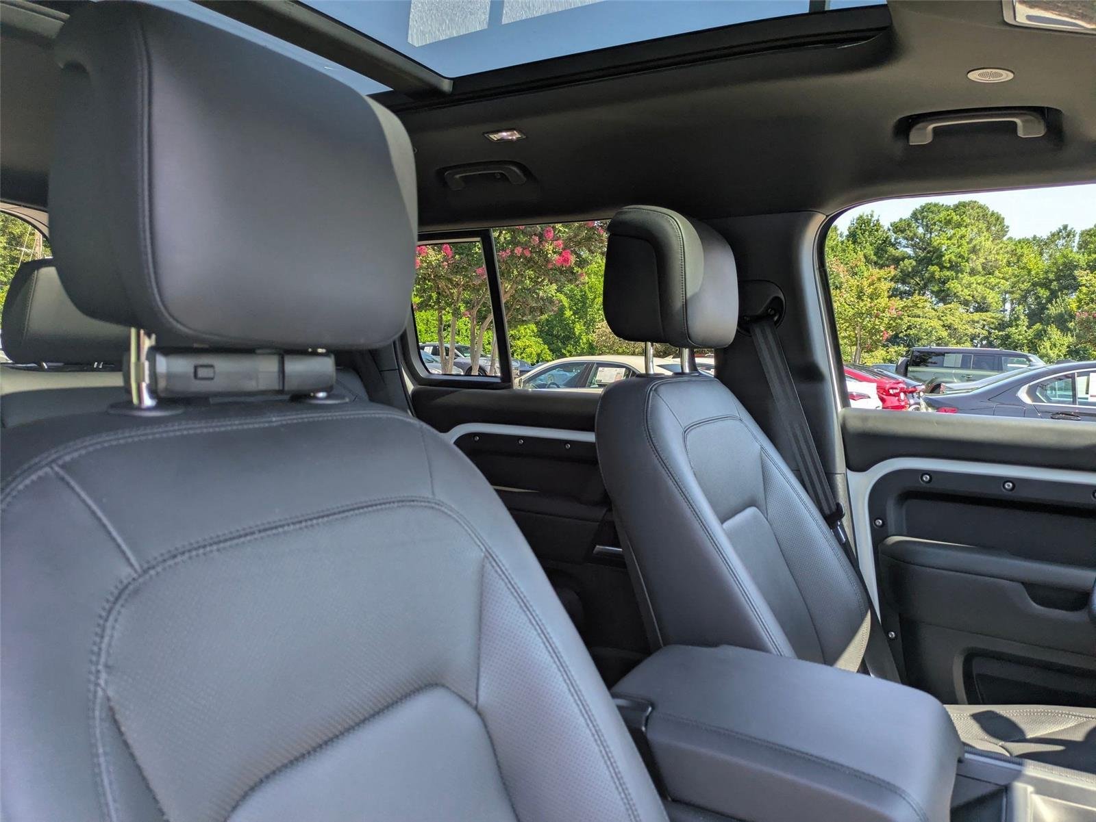 Used 2025 Fuji White Land Rover S image 35