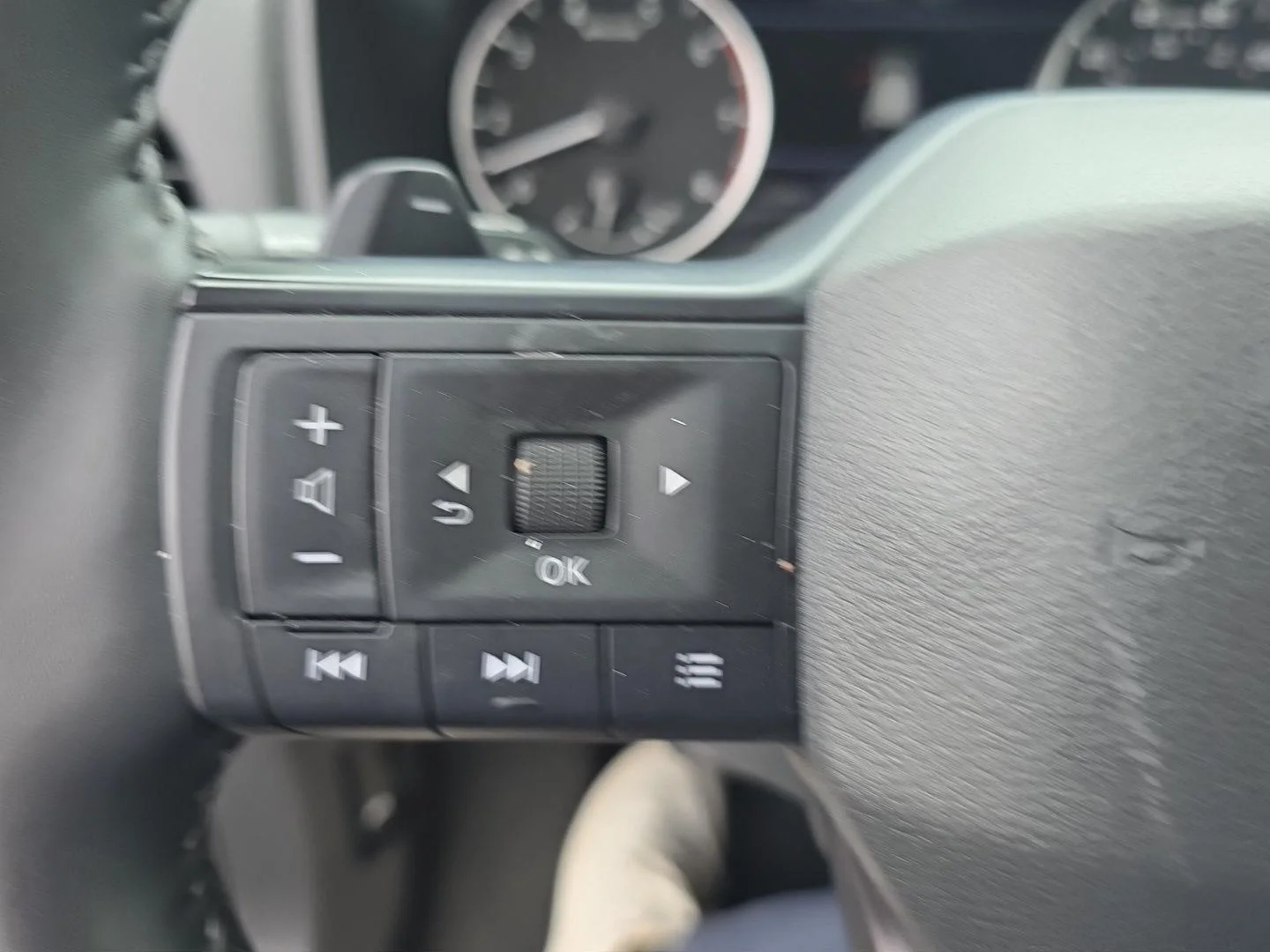 Used 2025 Deep Ocean Blue Pearl Nissan SV image 13