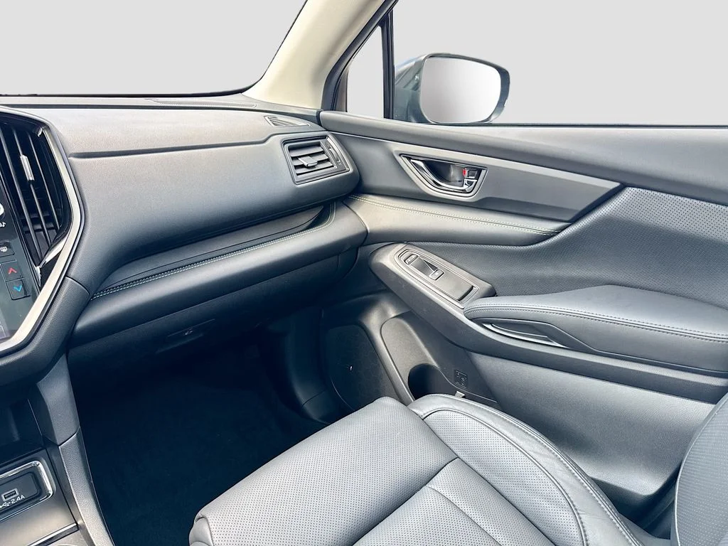 Used 2025 Black Subaru Onyx Edition Touring image 29