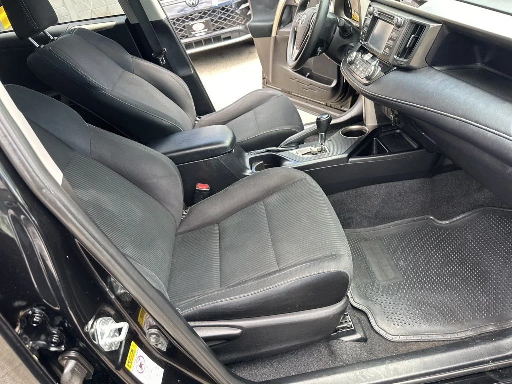 Used 2015 Black Toyota XLE image 33