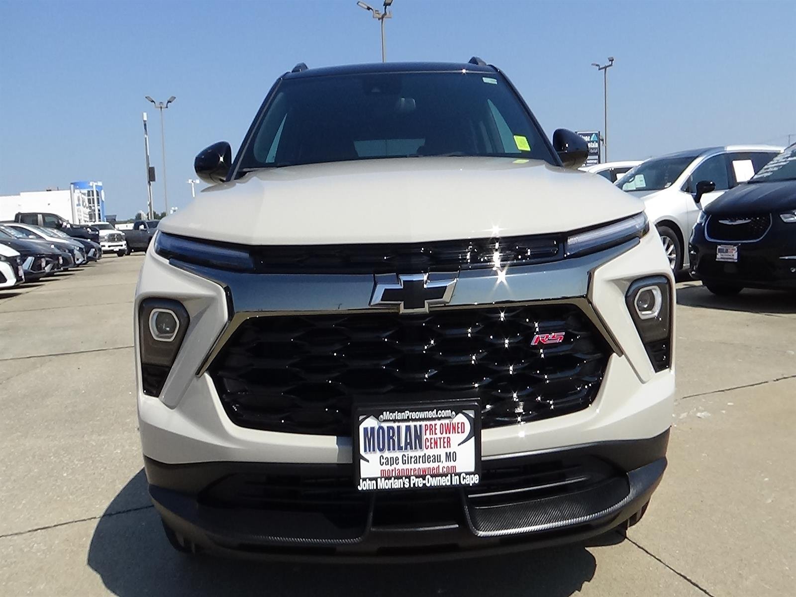 Used 2026 White Sands (g42) Chevrolet RS image 3