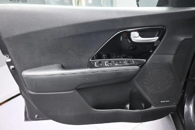 Used 2018 Gray Kia EX image 21