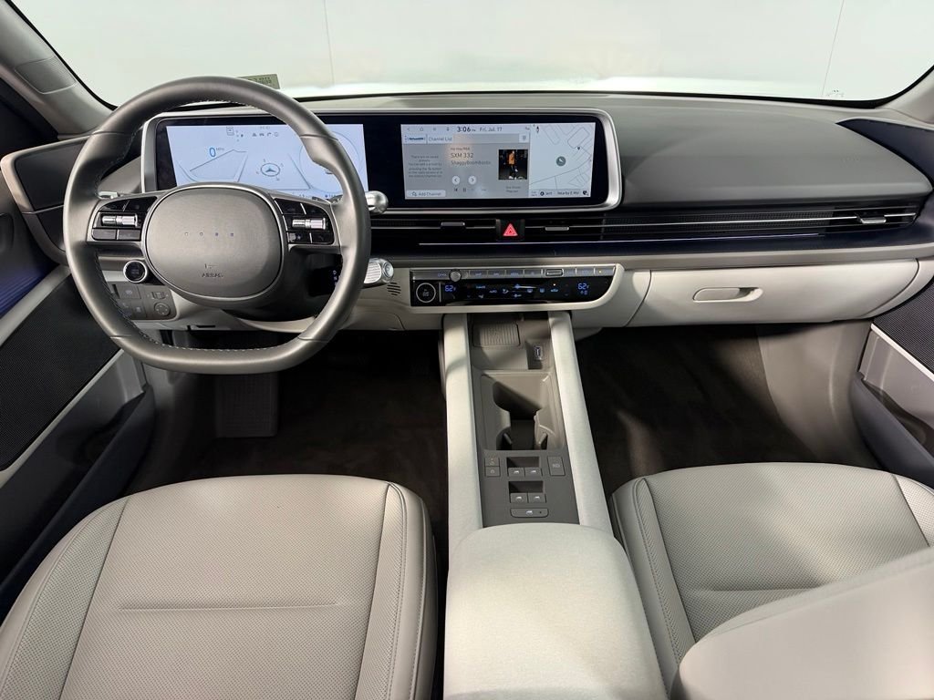 Used 2025 White Hyundai SEL image 13