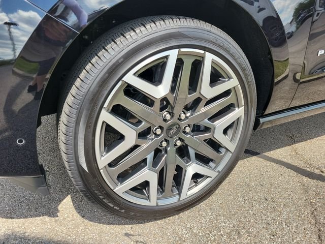 Certified Used 2025 Agate Black Metallic Ford Platinum image 9