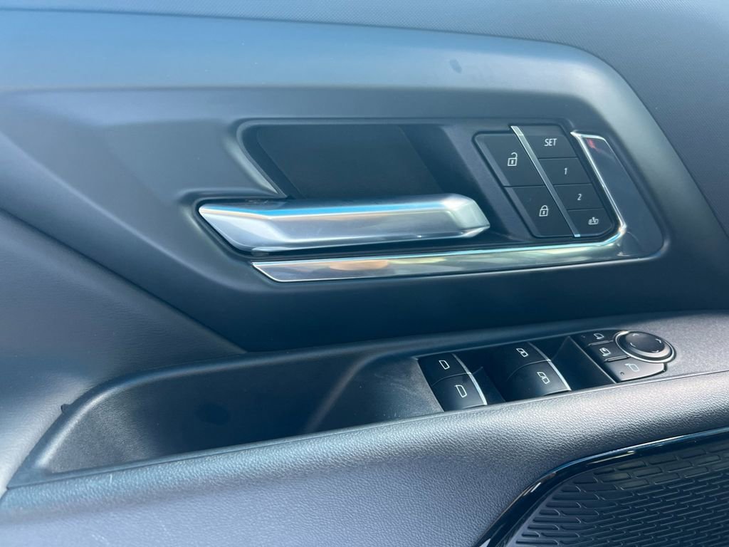 2025 Chevrolet Silverado EV RST - Photo 10