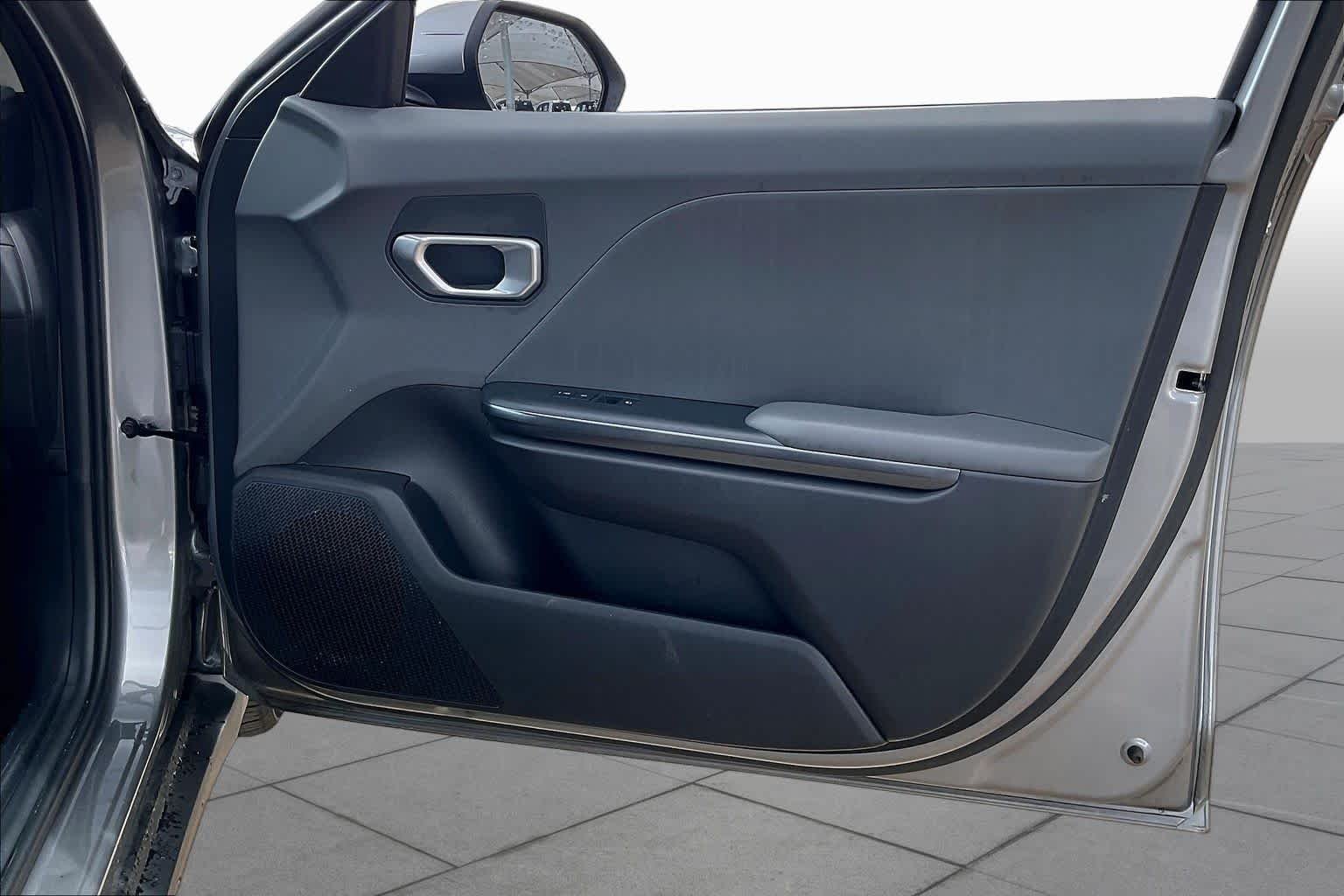 Used 2025 Steel Gray Kia LXS image 20