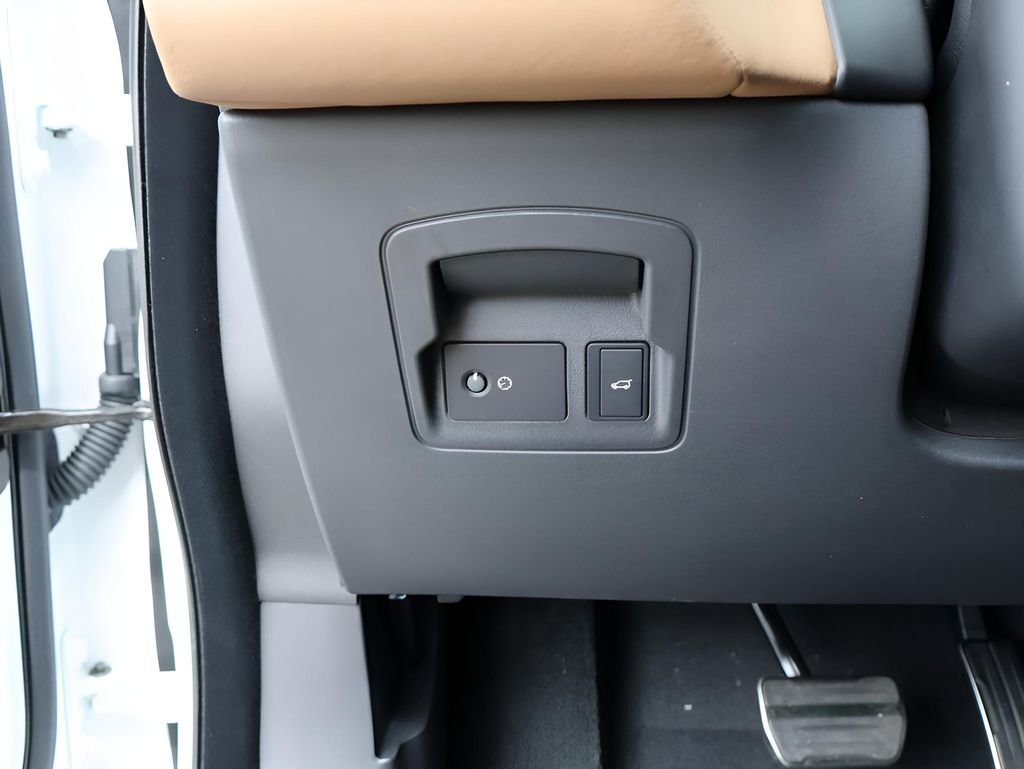 Certified Used 2026 White Land Rover Autobiography image 36
