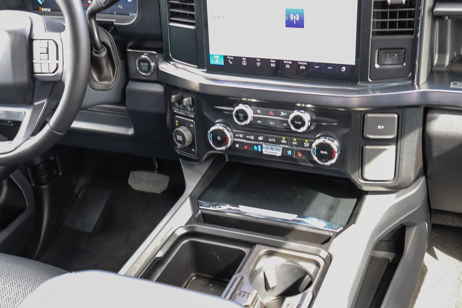 New 2026 Carbonized Gray Metallic Ford F-250® Lariat® image 15