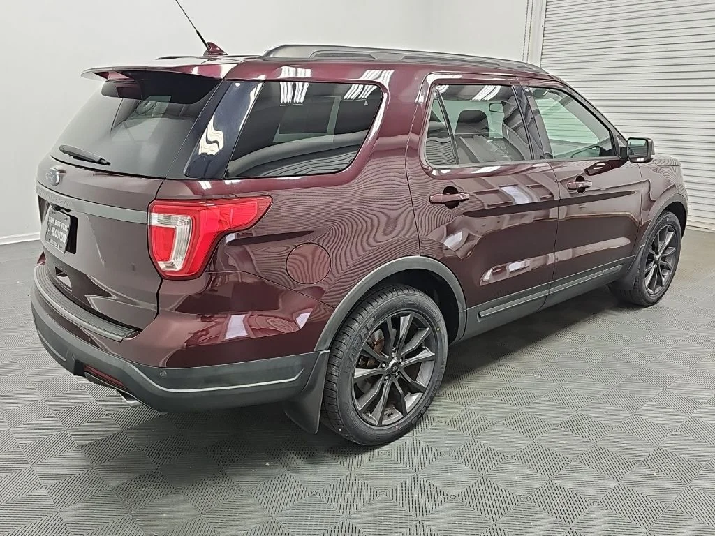 Used 2018 Red Ford XLT image 9