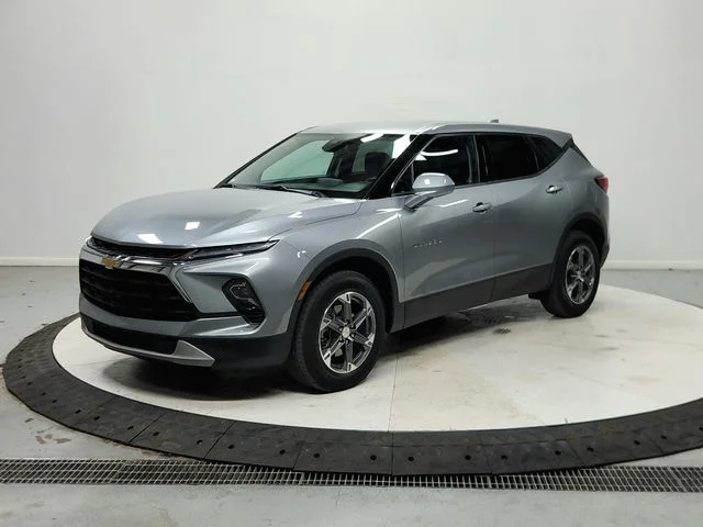 Used 2025 Gray Chevrolet LT image 4