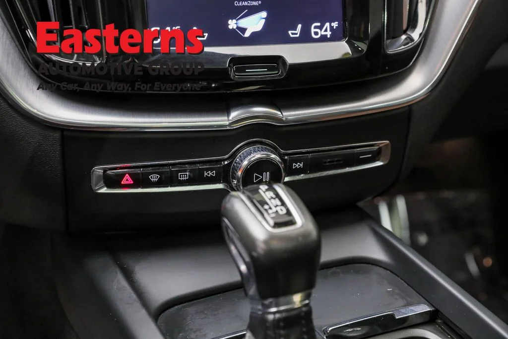 Used 2019 Black Volvo T5 Momentum image 19