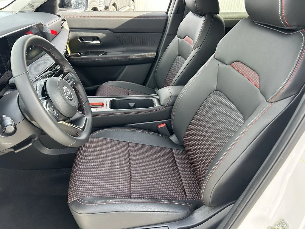 New 2026 Aspen White TriCoat / Super Black Two-tone Nissan SR image 12