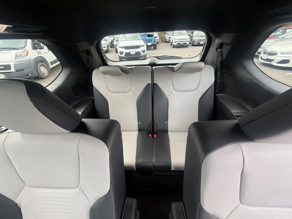 Used 2026 Incognito Lexus TX 500h F SPORT Performance Luxury AWD image 27