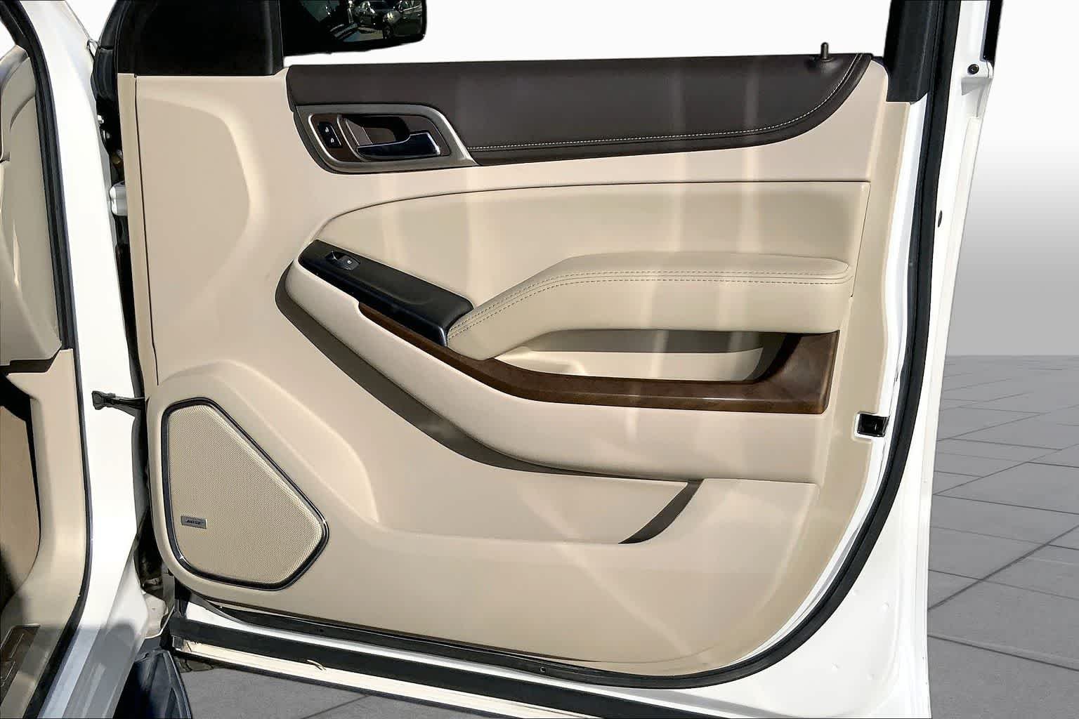 Used 2019 White Frost Tricoat GMC Denali image 23