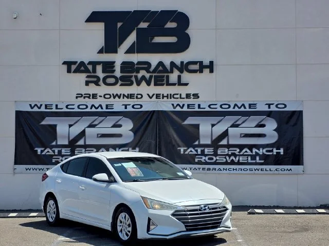 Used 2020 White Hyundai SE image 5