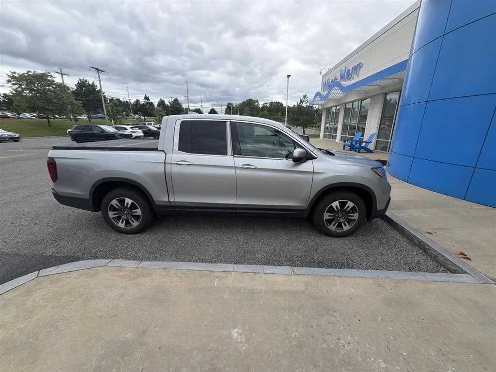 Used 2017 Modern Steel Metallic Honda RTL-E image 4