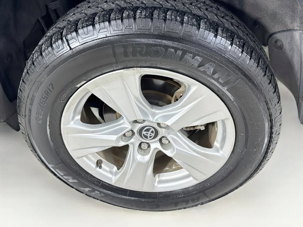 Used 2020 Gray Toyota XLE image 40