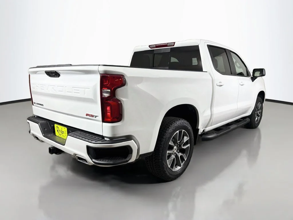 New 2026 Summit White Chevrolet RST image 6