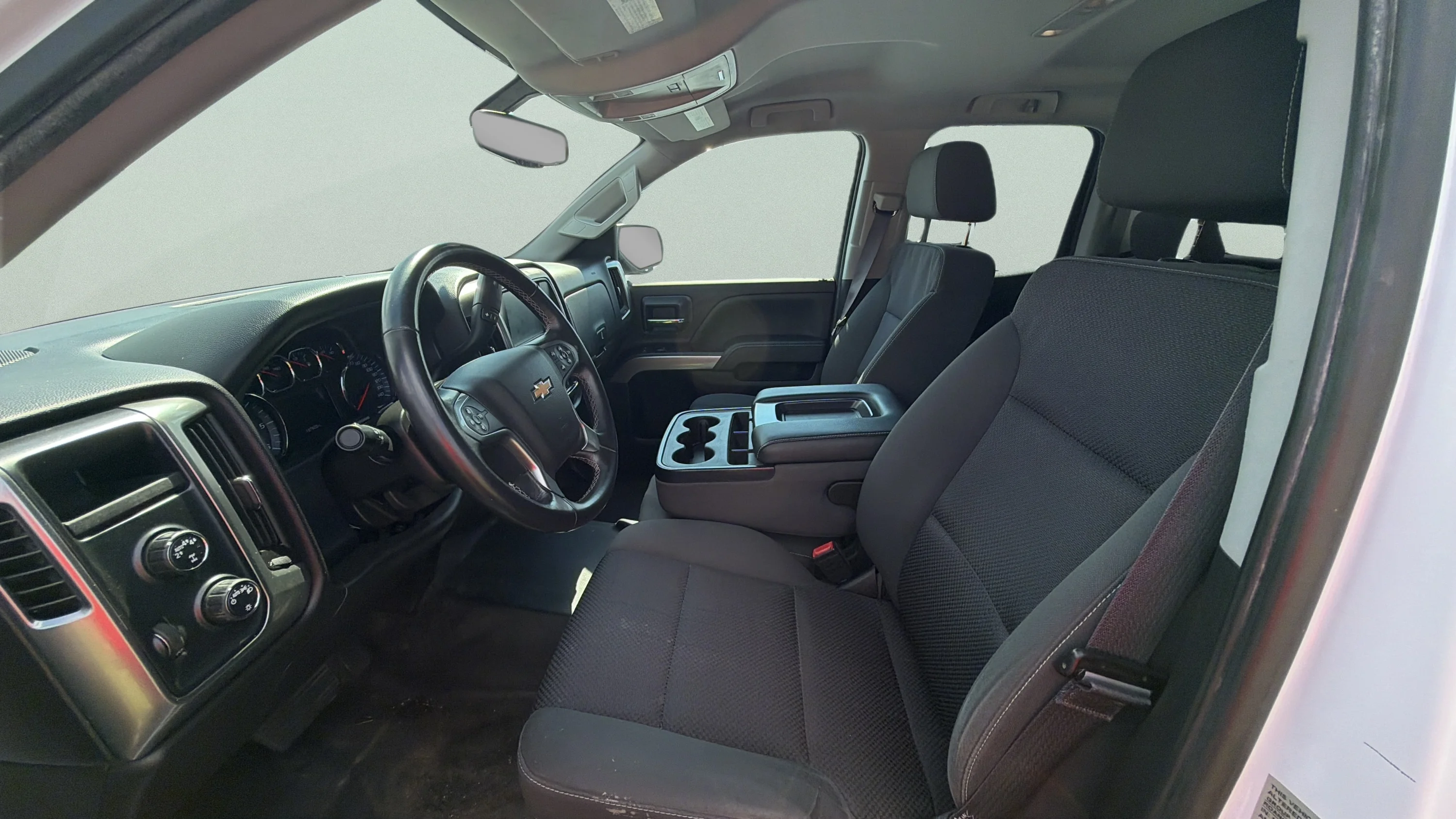 Used 2017 White Chevrolet 1500 LT image 10