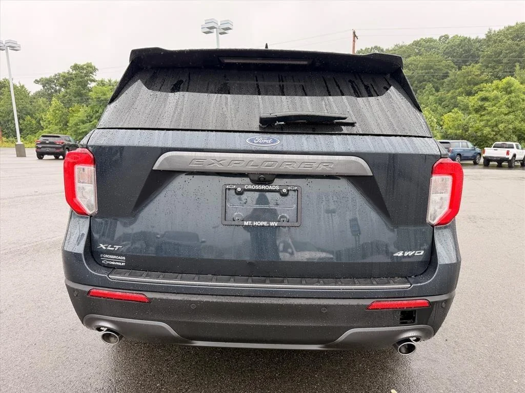 Used 2024 Stone Blue Ford XLT image 4