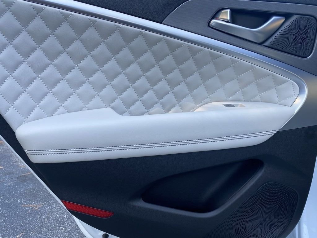New 2025 White Genesis 3.3T SPORT PRESTIGE image 22
